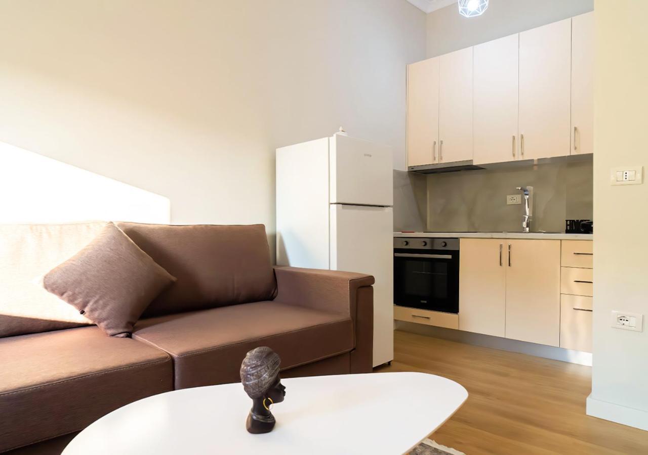Home Inn Apartment 2 Near City Center Tirana Buitenkant foto